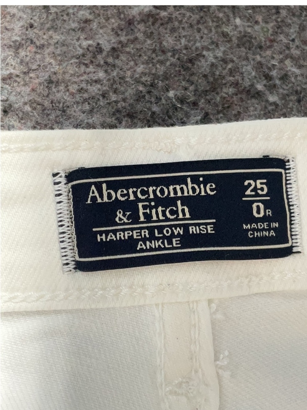 Abercrombie & Fitch White Straight-Leg Jeans with Eyelet Hem Detail - Picture 4 of 5